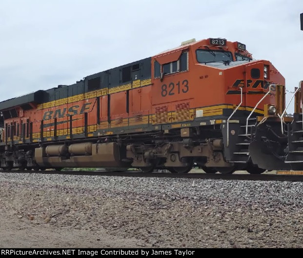 BNSF 8213